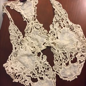 Material girl lace crochet vest size Medium